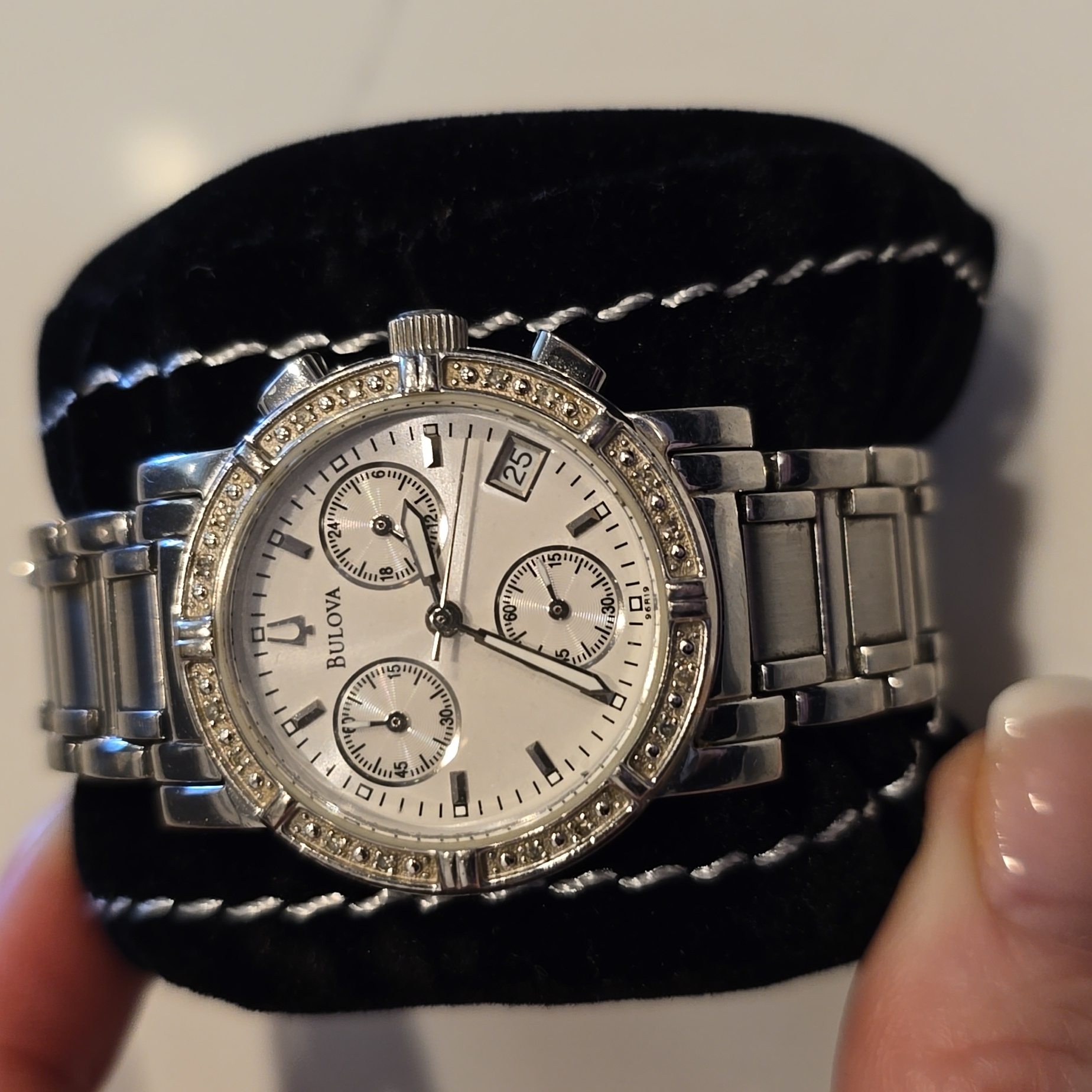 Bulova Round Face Watch Womens 96r19 Stainless Steel Silver Diamond Bezel Euc